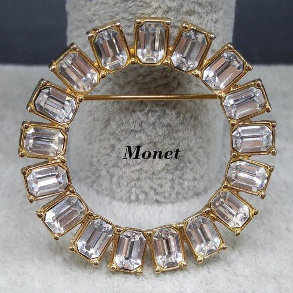 Vintage Monet Clear Rhinestone Round Brooch, Gold Plated, 1 1/2 Inches - Picture 3 of 7